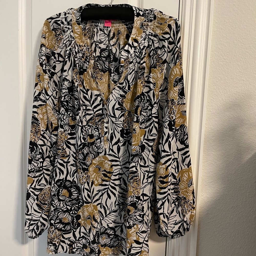Beautiful Lilly Pulitzer Elsa top